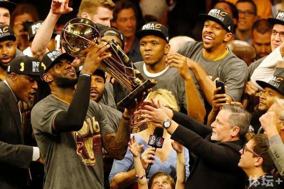 美联社年度最佳男选手出炉 詹姆斯力压菲尔普斯