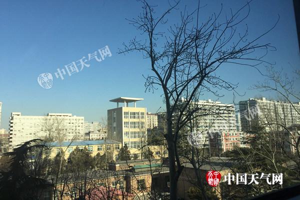 今晨，北京天气晴朗。杨兴 摄