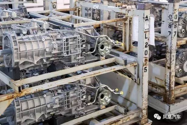 图揭阿斯顿马丁超跑DB11生产全过程