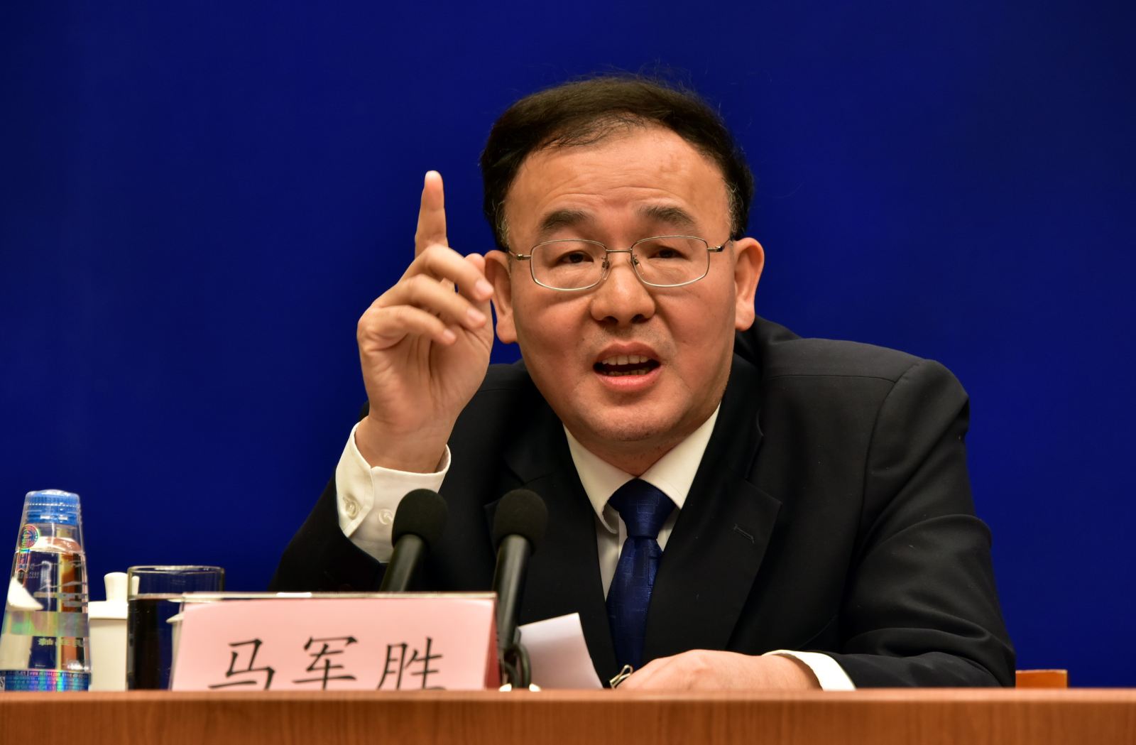 中国快递业位居世界第一 年快递量300亿件