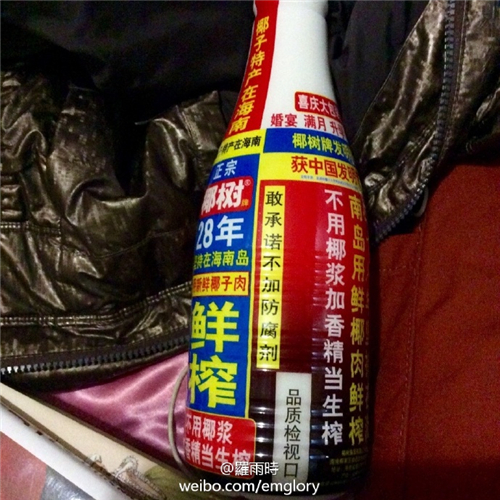 椰树牌椰汁的包装 像一块行走的广告牌