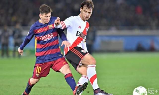 2015年世俱杯卡维纳吉和梅西过招