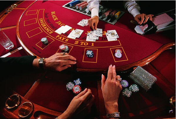 2015年澳门博彩毛收入大跌逾3成