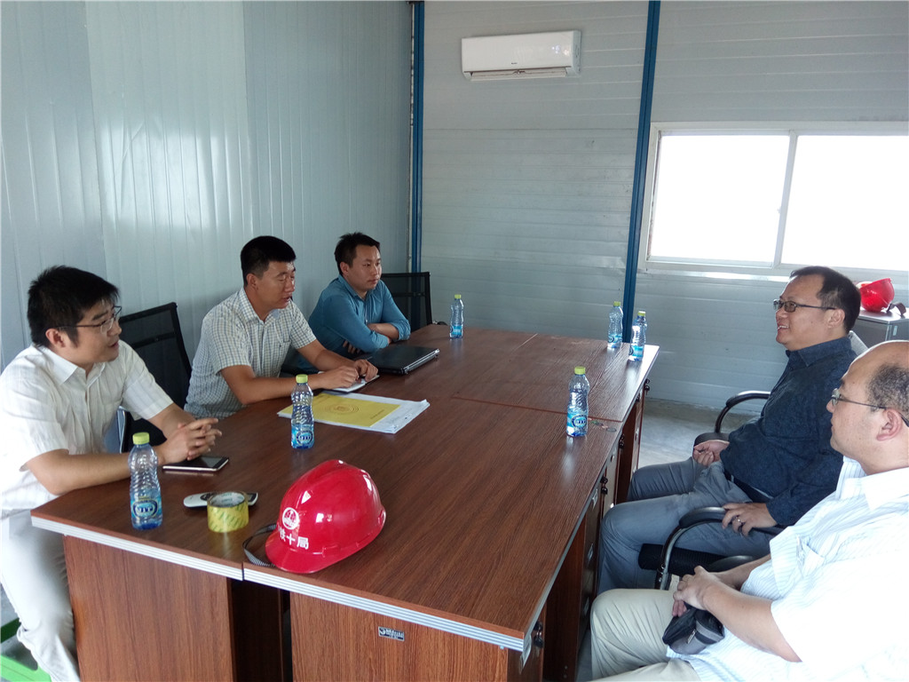 张翼参赞视察援南苏丹外交部会议厅项目施工现场