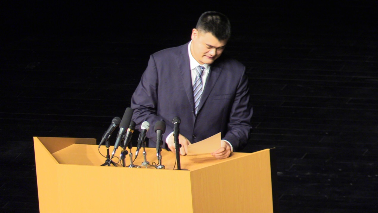 从姚老板到姚主席 真要把中国篮球压在姚明一