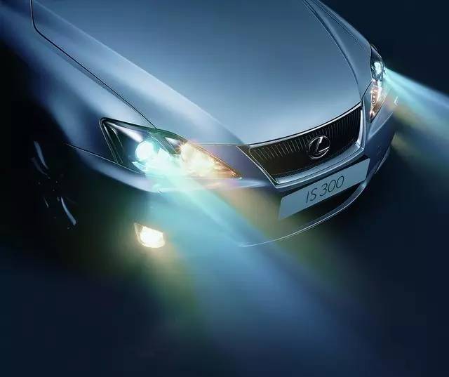 究竟什么样的大灯对付“远光狗”最Diao?