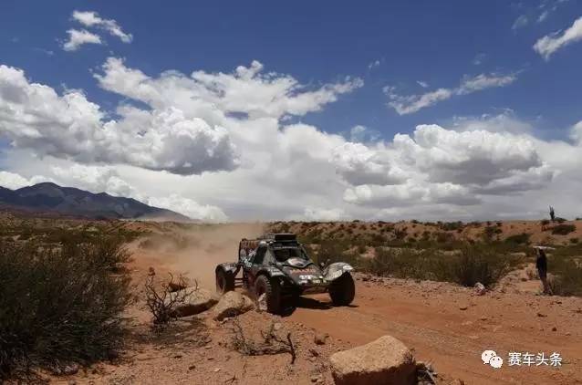 达喀尔 | 标致揽前三 阿提亚撞丢车轮