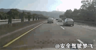 【提醒】高速上爆胎,学会这个方法能保命!看一