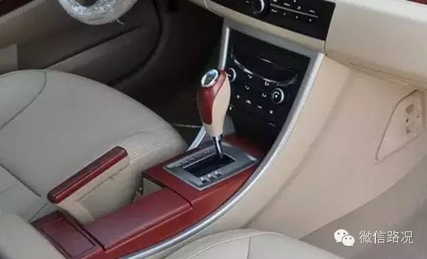 自动挡,临时停车,一定要用空挡+手刹?