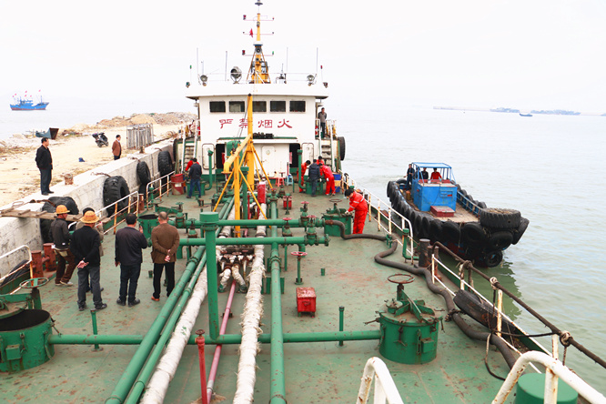 泉州海洋学院首艘油轮实训船到达祥芝港