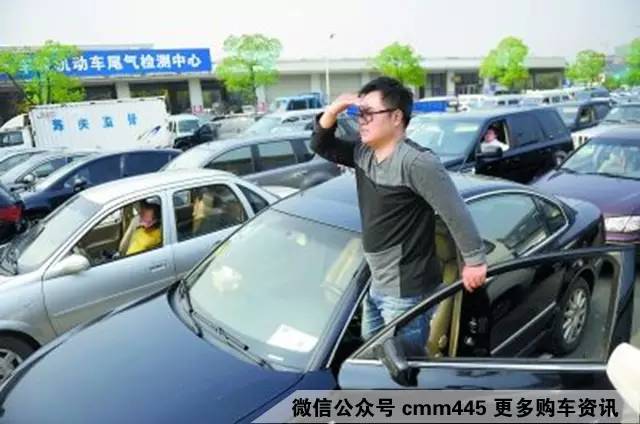 为什么有些4S店上牌费要3000 有些只要500?