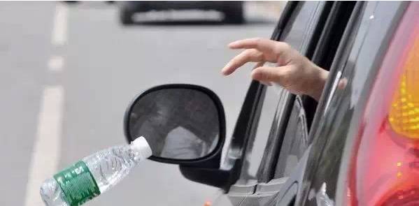 司机高速“奇遇”,1万只小鸡瞬间变成烤鸡!