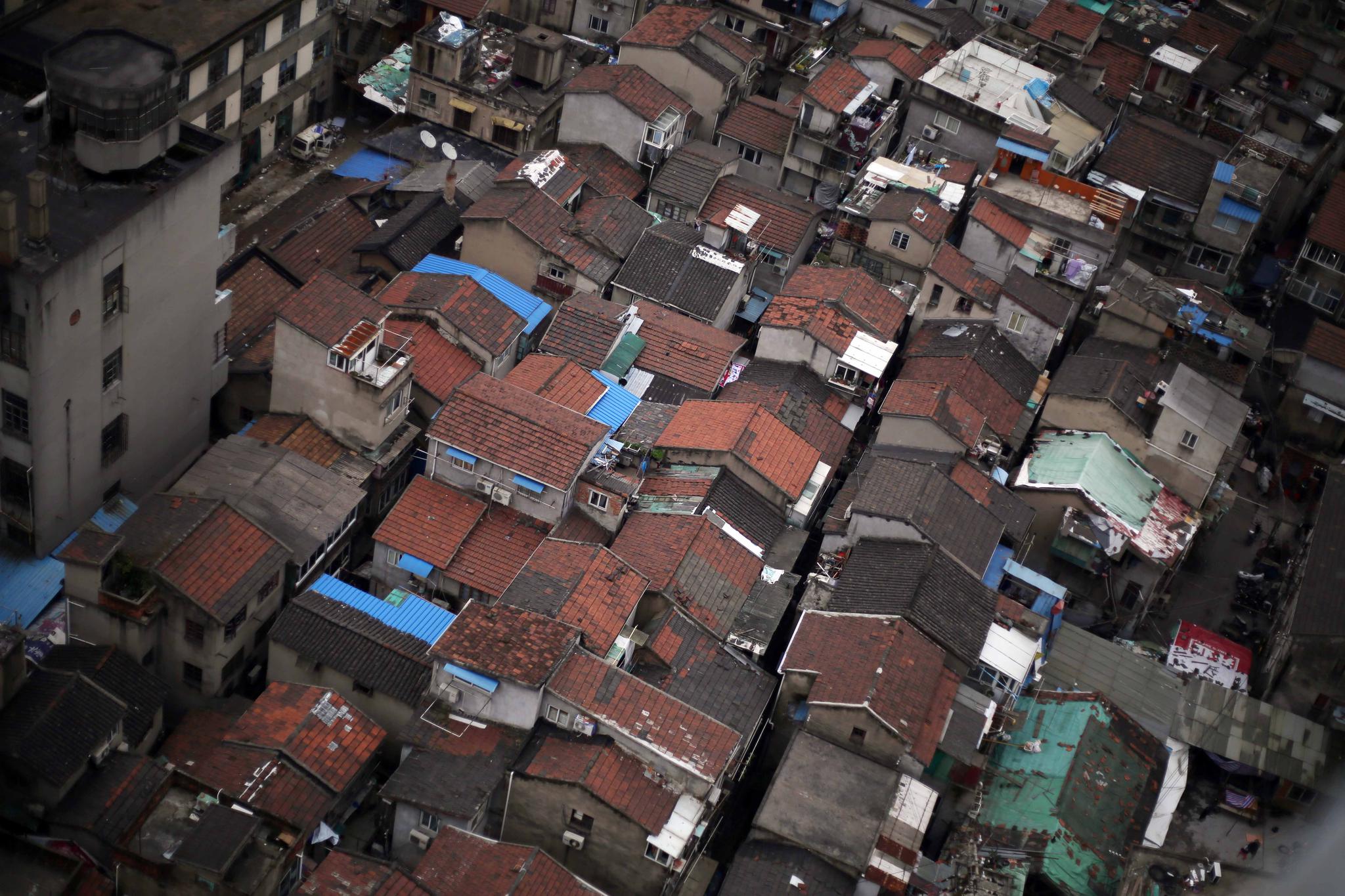 城中村下岗阿姨的生存指南，出租屋里的光与荆棘