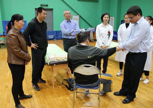 福建卫职院苏友新院长现场指导学院学生中医推