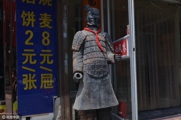 这样对待兵马俑 小心秦始皇敲你家门
