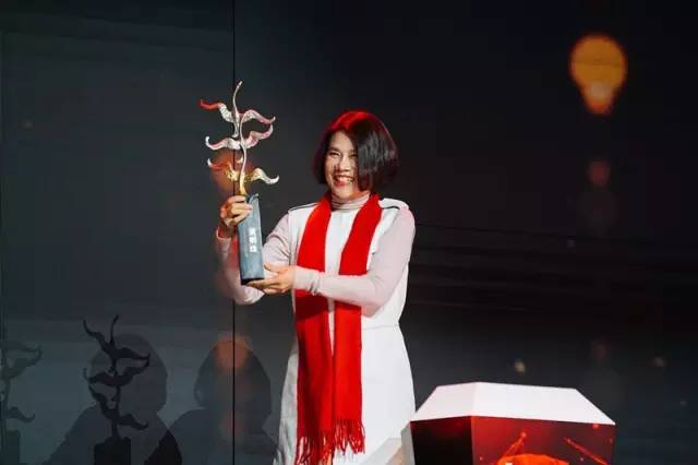 2019年度经济人物颁奖词_2007年度十大经济人物颁奖词(3)