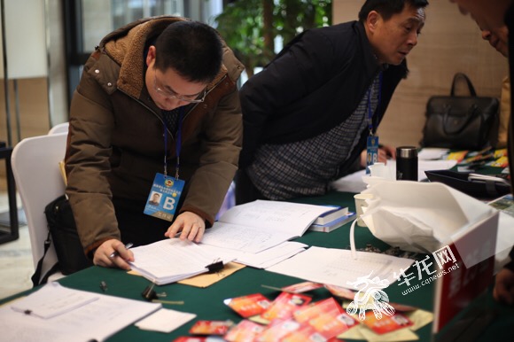 重庆市政协委员今报到 提案关注 互联网+ 环保