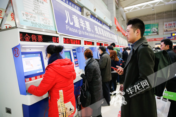 春运首日重庆主城长途汽车站客流平稳 车票可