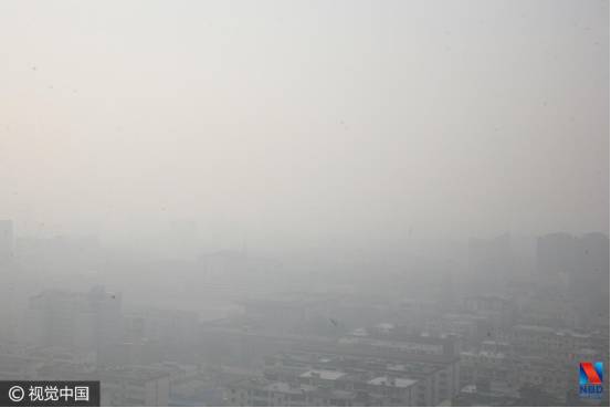 ▲11月12日，雾霾笼罩下的临汾（图片来源：视觉中国）