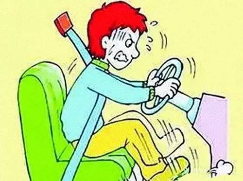 这6个驾车习惯既伤车又危险,看看你有没有