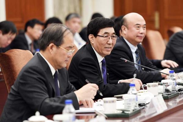 省政协十一届五次会议港澳委员座谈会举行 畅