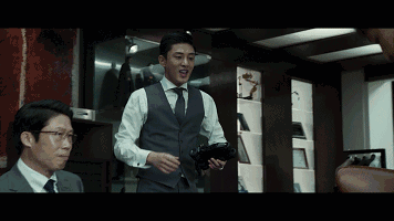 ></p></a> 正文    gd在《无限商社》中饰演坏财阀时对刘亚仁的模仿   不过,说