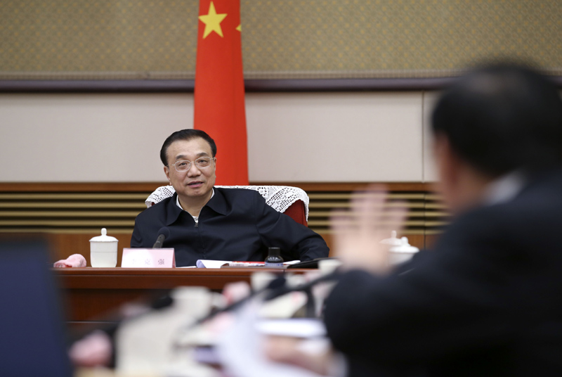 李克强:今年在降低收费等非税负担方面要让企