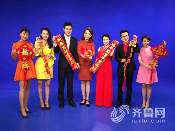 国内新闻主持人贺年宣传片录制现场 齐鲁网1月18日讯鸡年到,吉年到.