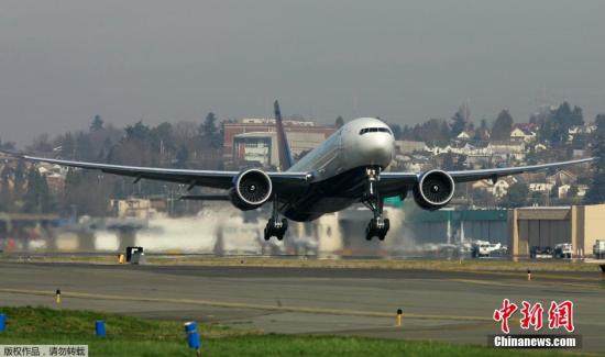 资料图片：当地时间2014年3月8日，马来西亚航空公司一架载有239人的航班，在离开马来西亚首都吉隆坡后，与空中管制中心失去联系。