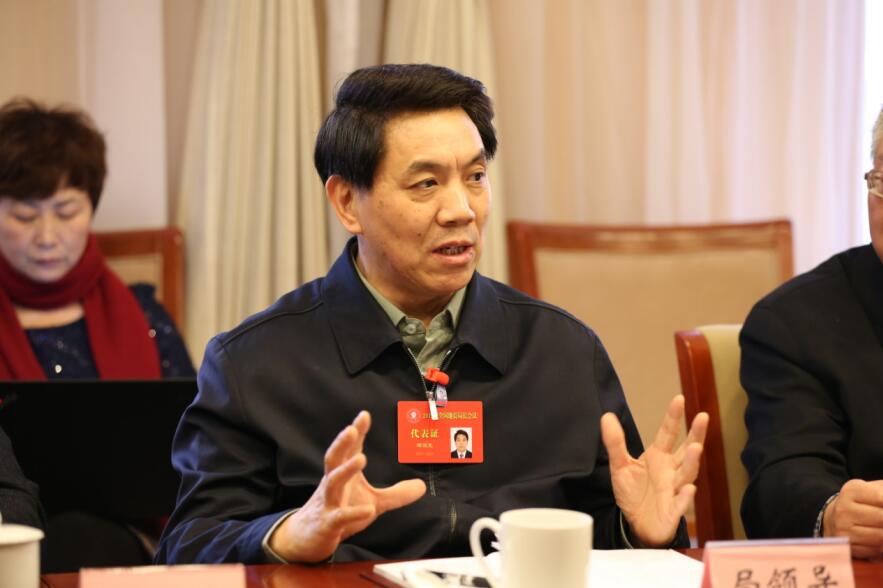 坚持正确政治方向明确自身定位职责_新浪新闻