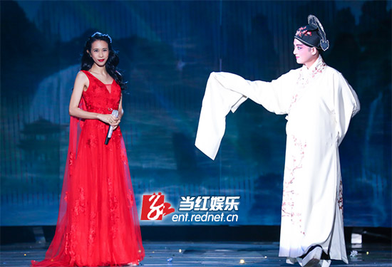 唐嫣罗晋芒果春晚合体发糖 王宝强情绪高昂甩