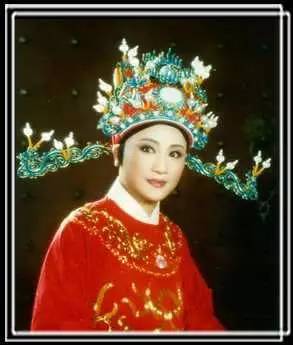越剧专场在天蟾逸夫舞台连演三场,场场爆满,非常成功,但王文娟回忆