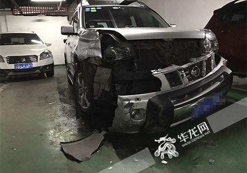 被撞的日产奇骏车。渝中警方供图