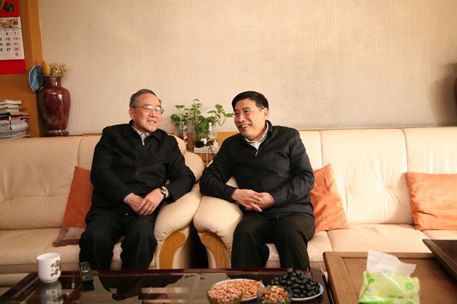 苗圩春节前夕走访慰问老部领导、退休干部和病