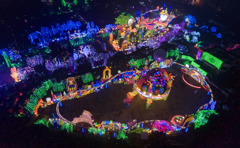 四川自贡国际恐龙灯会亮灯