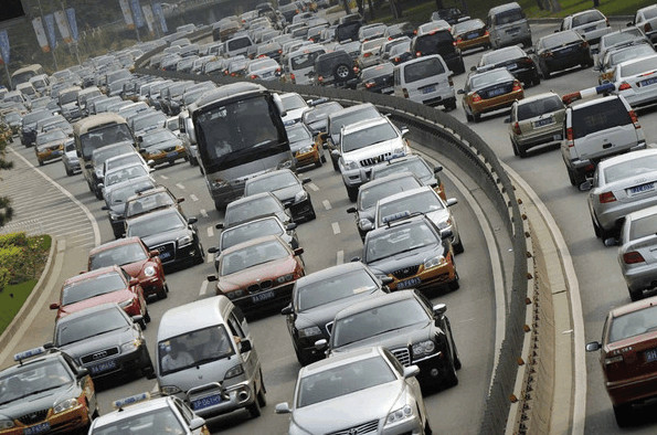 春节特辑:学会这7点自驾路上再也不会追尾