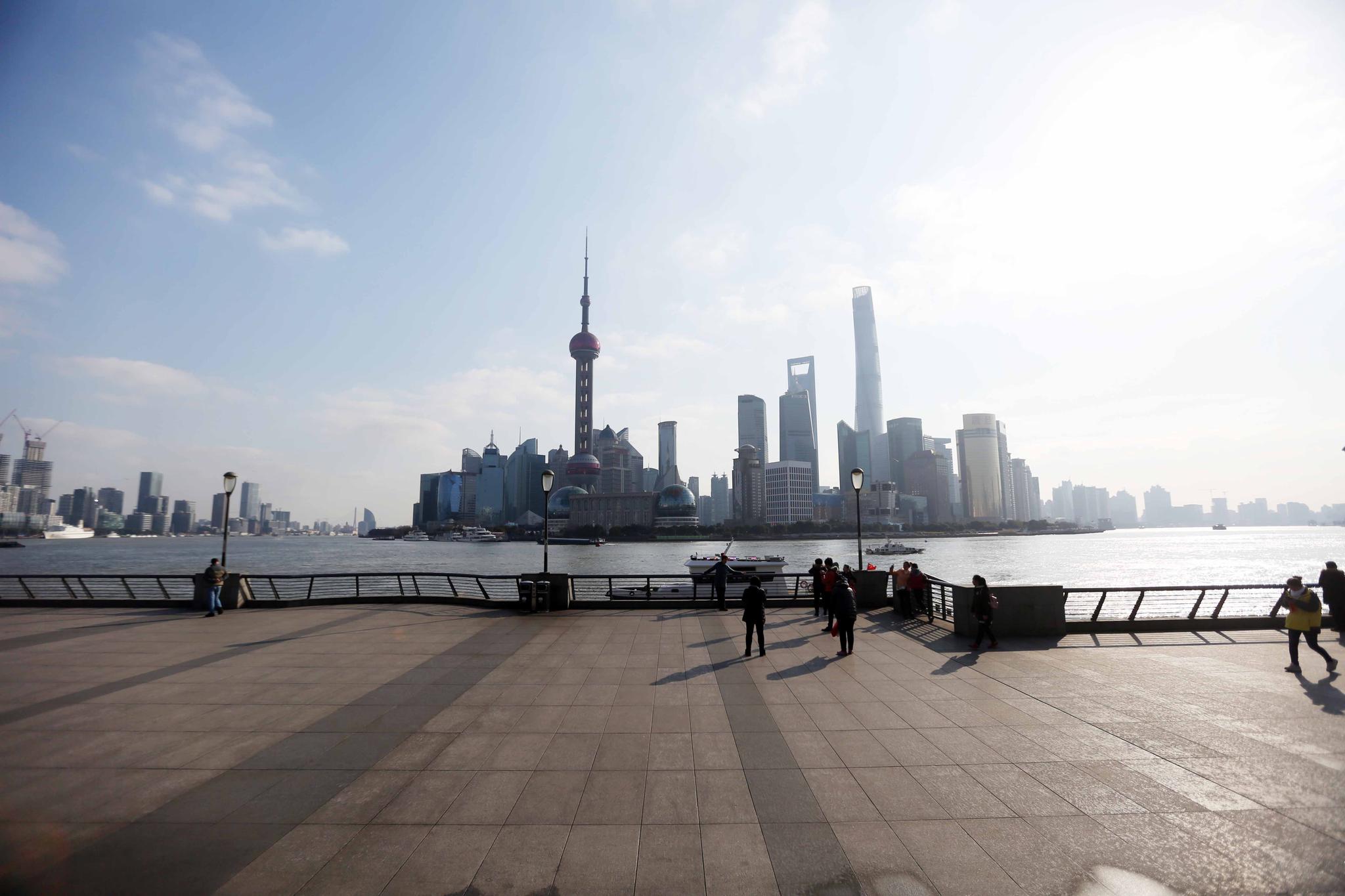 餐厅关门、快递歇业、外滩空旷 上海春节空城