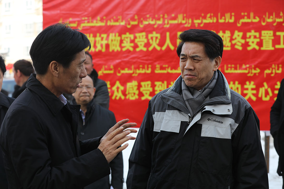 中国地震局局长郑国光深入新疆基层一线慰问呼图壁6.2级地震受灾群众和基层台站干部职工