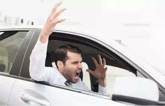 春节特辑:学会这7点自驾路上再也不会追尾