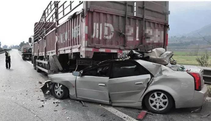 春节特辑:学会这7点自驾路上再也不会追尾