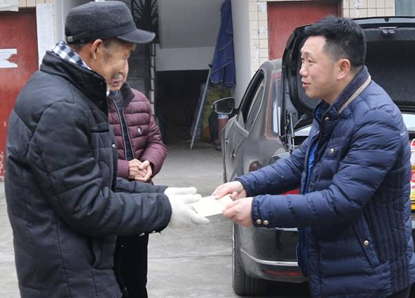 长寿工业园区开展春节走访慰问困难党员活动