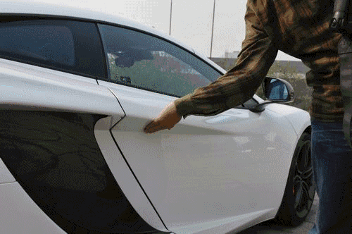 连车门都不会开还好意思嘚瑟?这些车的门把手