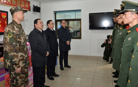 郝鹏、徐福顺慰问委机关两地办公区后勤服务保