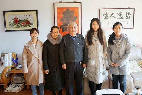 2017年 春燕行动 志愿者探访17位离退休老师 