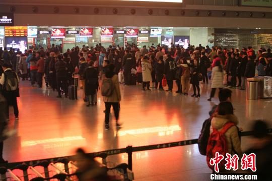 大年三十，成都机场客流量跌至春运最低。　吕俊明　摄