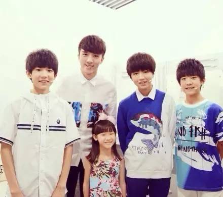 两个网红公布恋情,热搜第一的同时竟然被全网