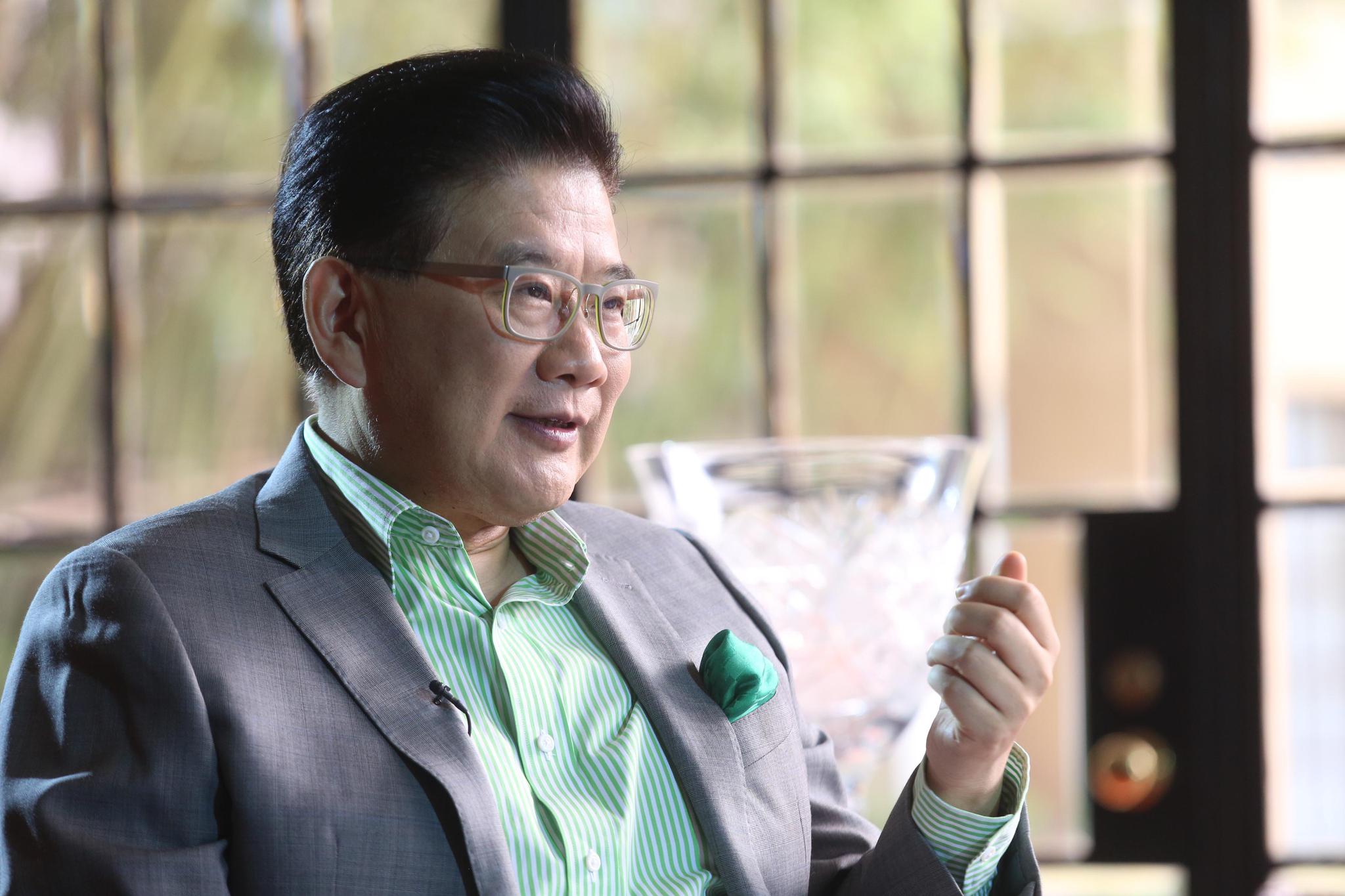 会写作的演员不是好主持人!主持生涯30年,曹可