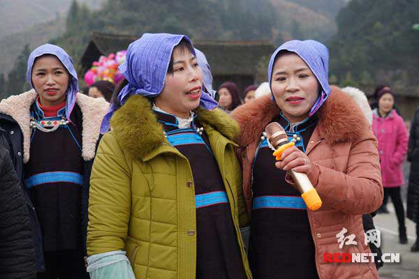 侗族姑娘回娘家 戊梁山下唱 双歌