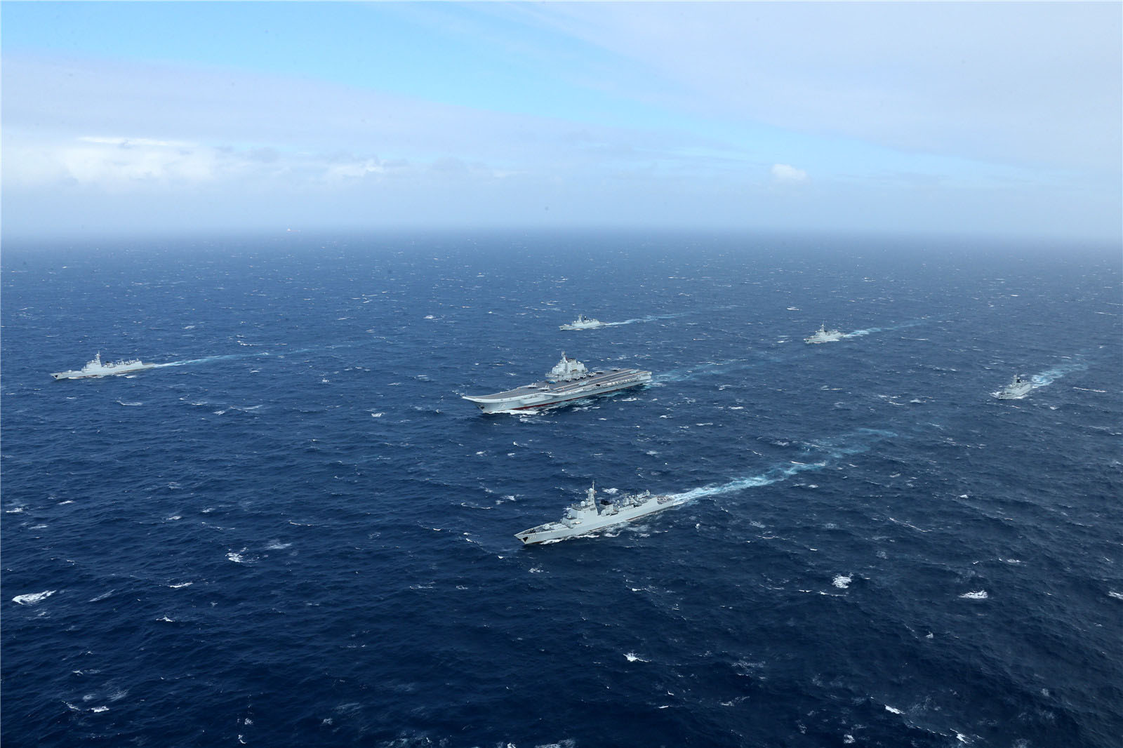 资料图：中国航母编队南海训练