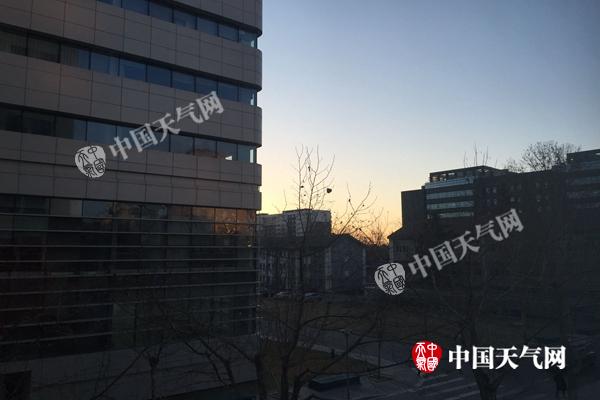 今晨，北京能见度较好。